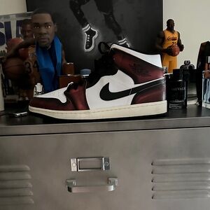 Nike Men's Black and Red Sneakers